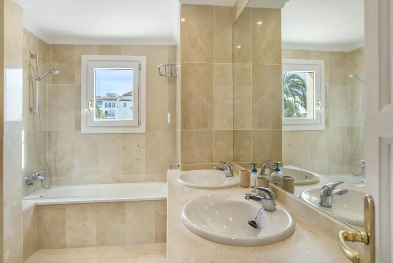 Apartament Andalucia Del Mar - Lola Flores Marbella 0*,
